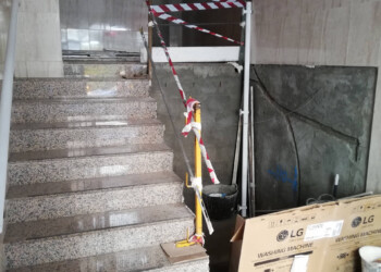 MEJORAS DE ACCESIBILIDAD - INSTALACIÓN DE SALVAESCALERAS VERTICAL 2 MEJORAS DE ACCESIBILIDAD - INSTALACIÓN DE SALVAESCALERAS VERTICAL 2