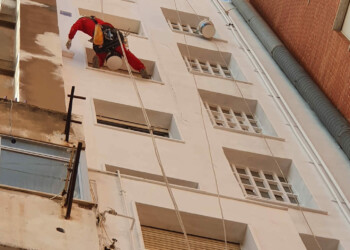 TRABAJOS VERTICALES EN PATIOS Y MEDIANERÍAS 3 TRABAJOS VERTICALES EN PATIOS Y MEDIANERÍAS 3