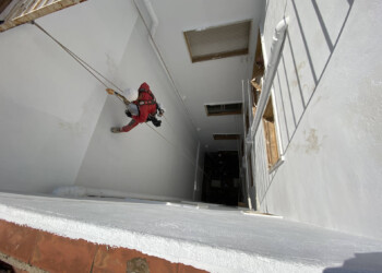 TRABAJOS VERTICALES EN PATIOS Y MEDIANERÍAS 4 TRABAJOS VERTICALES EN PATIOS Y MEDIANERÍAS 4